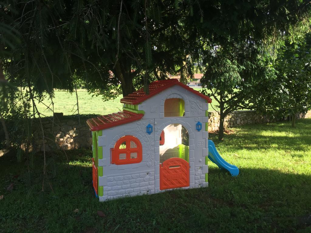 Posada La Roblera Guest House โอเรญา ภายนอก รูปภาพ